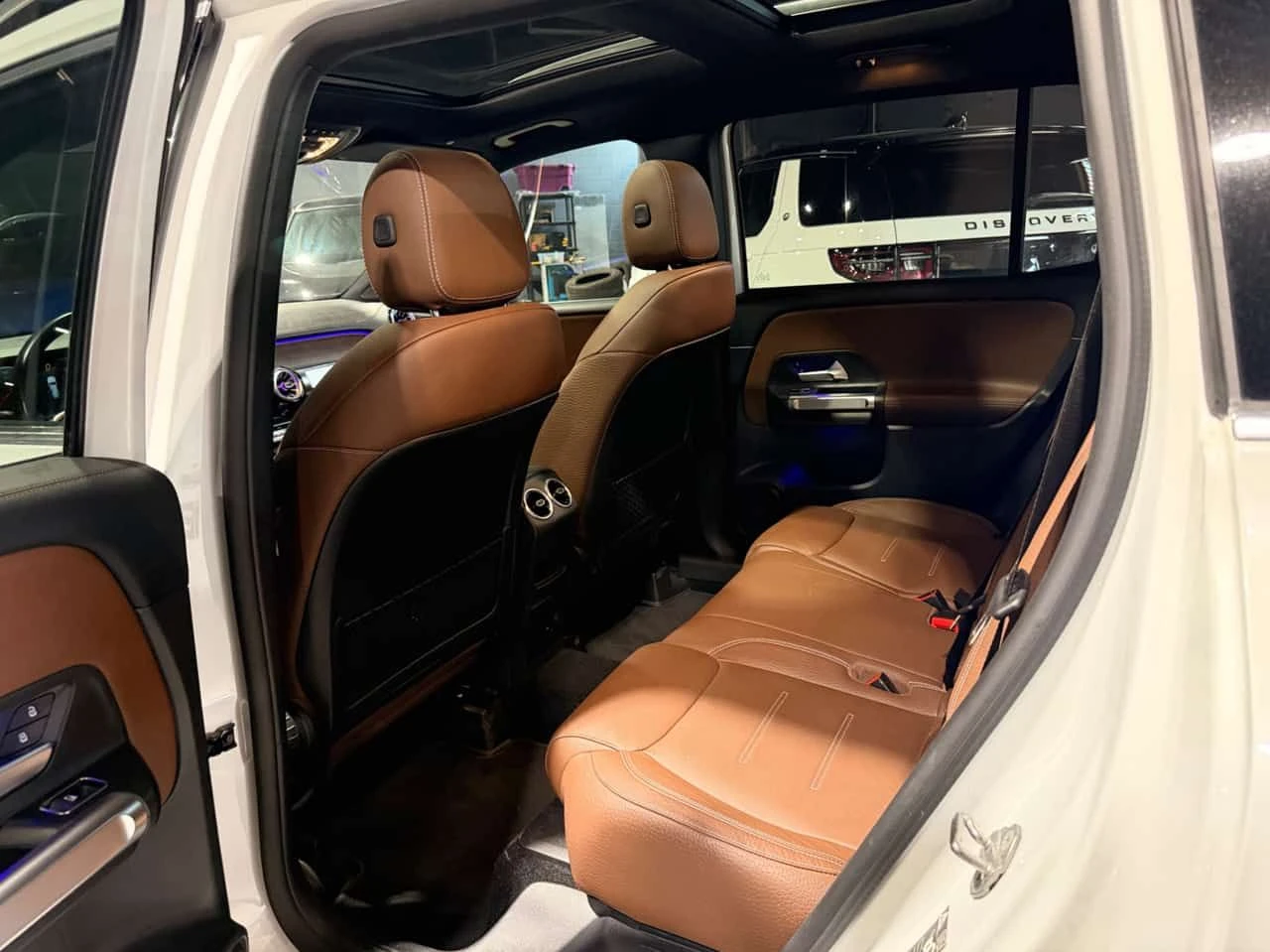 Mercedes-Benz GLB 250 DISTRONIC / CARFAX / АВТОКРЕДИТ , снимка 5 - Автомобили и джипове - 55602347