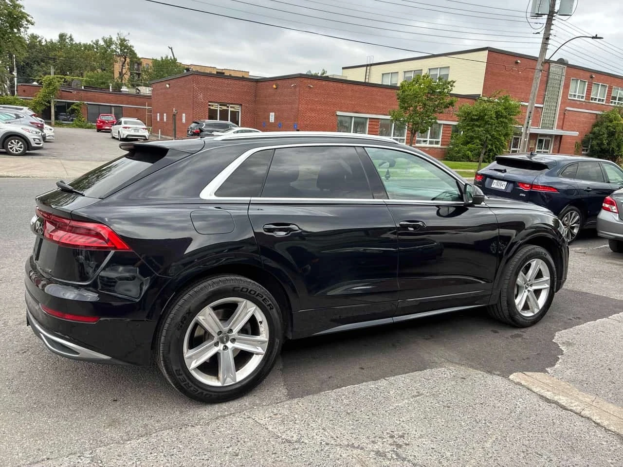 Audi Q8 Progressiv / 360 / ОБДУХВАНЕ / CARFAX , снимка 3 - Автомобили и джипове - 55735451
