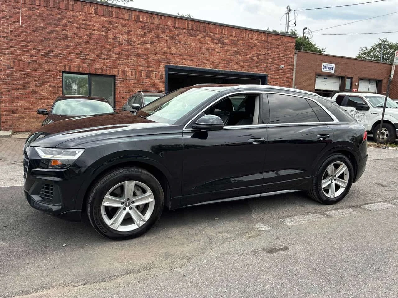 Audi Q8 Progressiv / 360 / ОБДУХВАНЕ / CARFAX , снимка 2 - Автомобили и джипове - 55735451