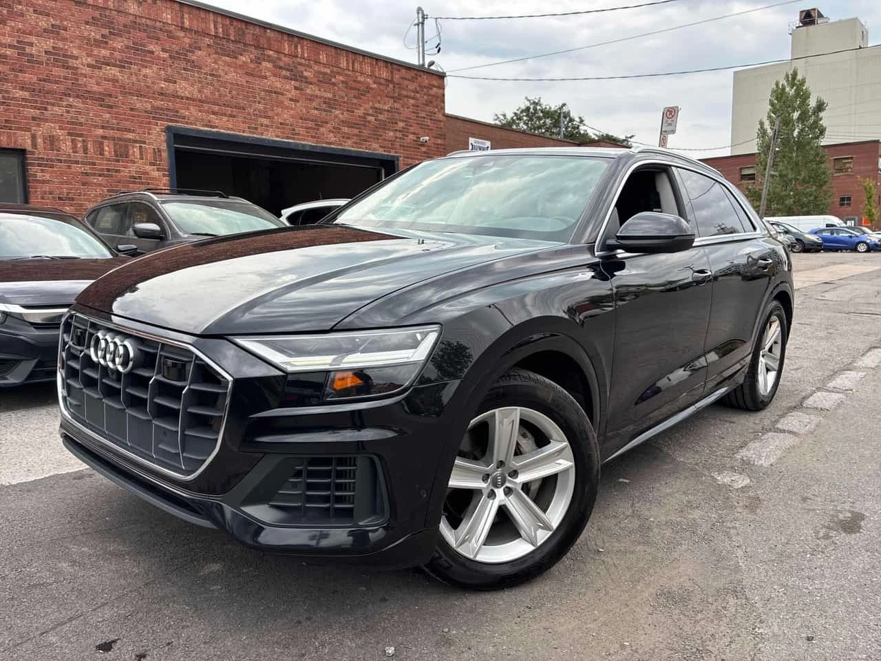 Audi Q8 Progressiv / 360 / ОБДУХВАНЕ / CARFAX 