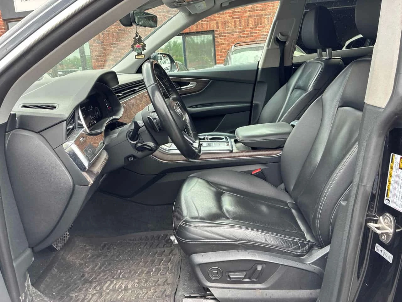 Audi Q8 Progressiv / 360 / ОБДУХВАНЕ / CARFAX , снимка 12 - Автомобили и джипове - 55735451