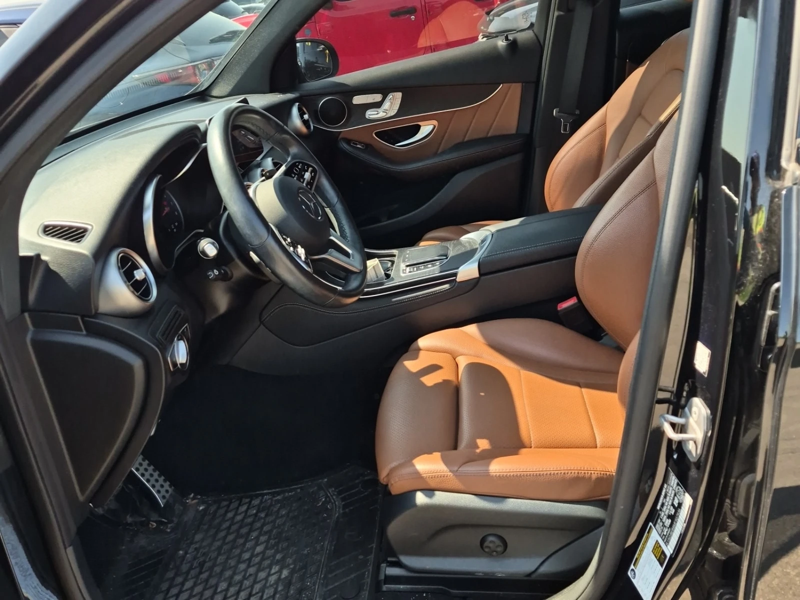Mercedes-Benz GLC 300 Coupe/CleanCarfax/Certified/Finance , снимка 9 - Автомобили и джипове - 55847590
