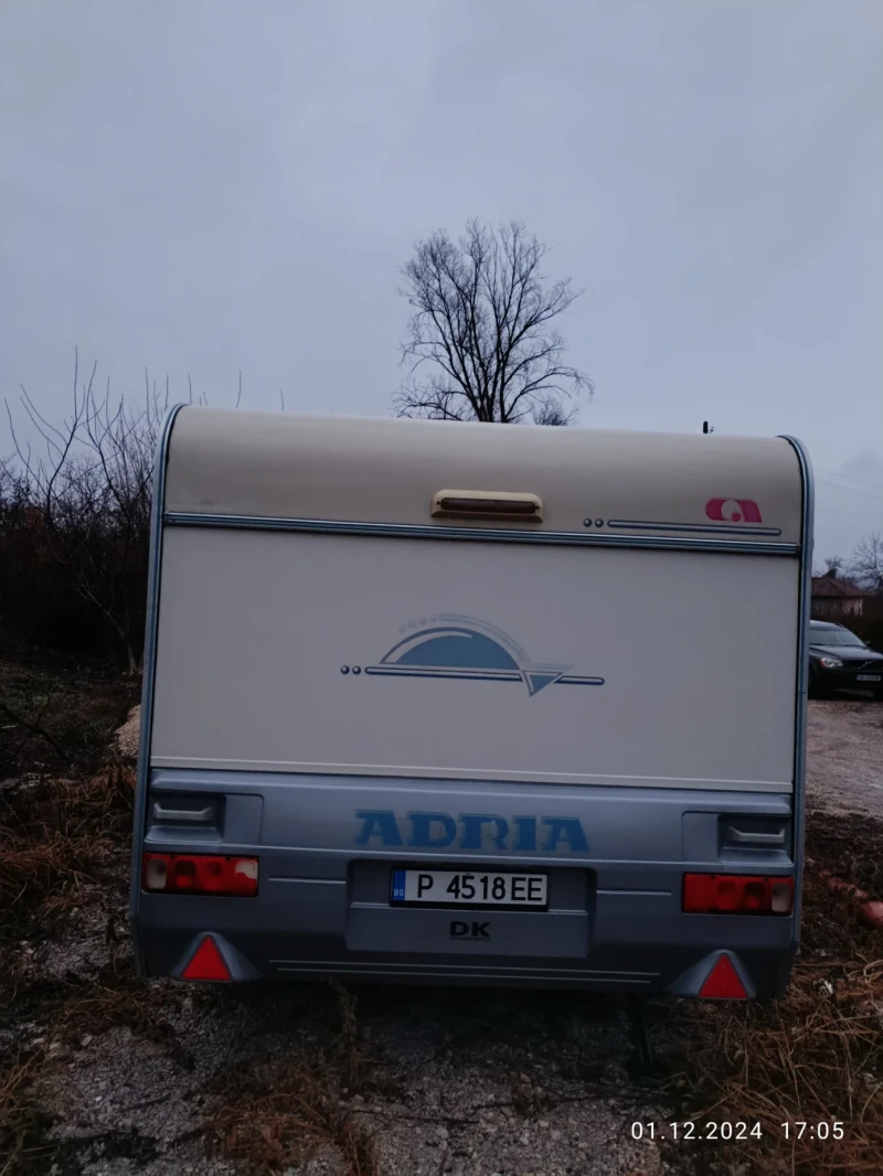 Каравана Adria Unika 502 UP, снимка 2 - Каравани и кемпери - 48180638