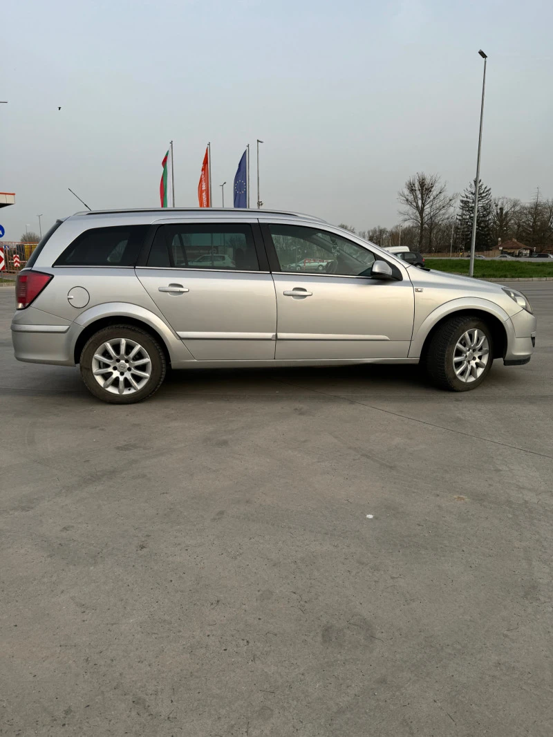 Opel Astra 1.7 cdti, снимка 4 - Автомобили и джипове - 47681345