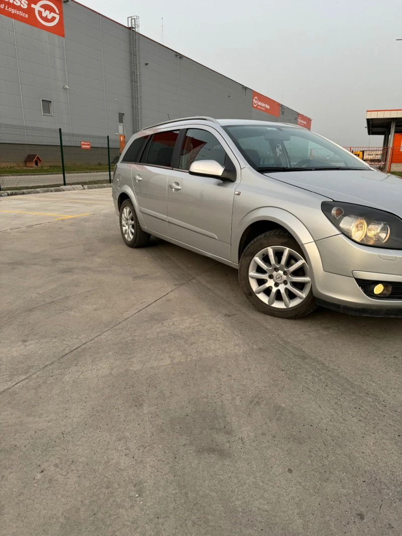 Opel Astra 1.7 cdti, снимка 2 - Автомобили и джипове - 47681345