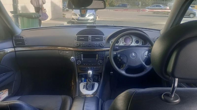 Mercedes-Benz E 320 3.2 CDI, снимка 12 - Автомобили и джипове - 47519198