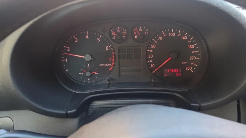 Audi A3 1.8 20v, снимка 13 - Автомобили и джипове - 48094768