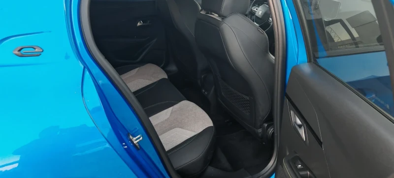 Peugeot 208 GT Electric, снимка 16 - Автомобили и джипове - 52327952