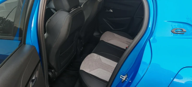 Peugeot 208 GT Electric, снимка 17 - Автомобили и джипове - 52327952