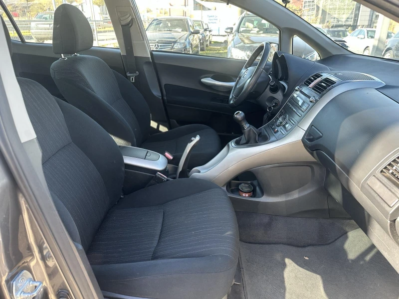 Toyota Auris 1.6VVT-I Газ.Инж., снимка 14 - Автомобили и джипове - 52413405