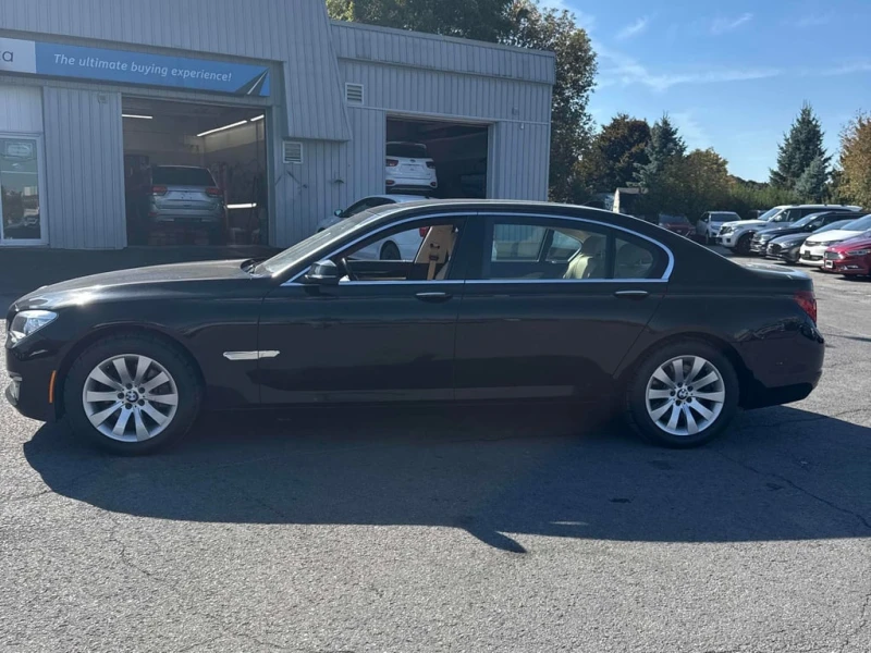 BMW 750 * 4dr Sdn RWD * CARFAX * ЦЕНА ДО БГ, снимка 2 - Автомобили и джипове - 52776117