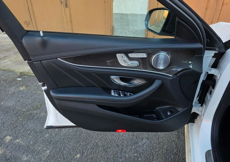 Mercedes-Benz E 63 AMG S 4Matic+ , снимка 9 - Автомобили и джипове - 53042060