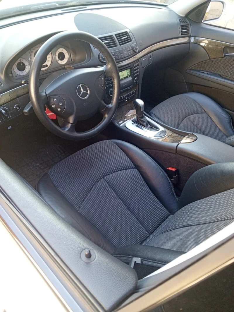 Mercedes-Benz E 220, снимка 8 - Автомобили и джипове - 53534677