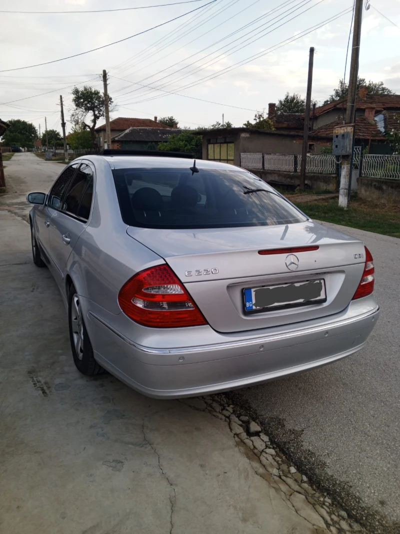 Mercedes-Benz E 220, снимка 2 - Автомобили и джипове - 53534677