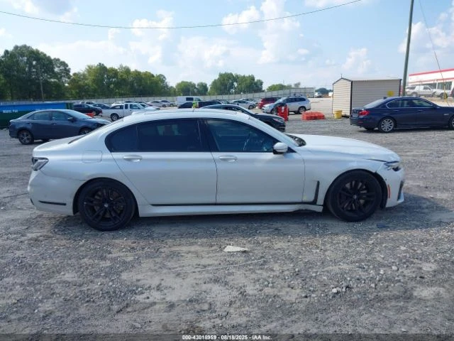 BMW 750 M* SPORT* XDRIVE* ДИГИТАЛНО* ТАБЛО* МАСАЖ* 360КАМЕ - изображение 5