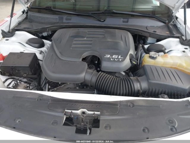 Dodge Challenger SXT, снимка 9 - Автомобили и джипове - 53598016