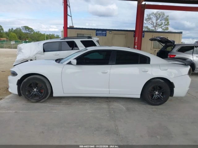 Dodge Challenger SXT, снимка 13 - Автомобили и джипове - 53598016