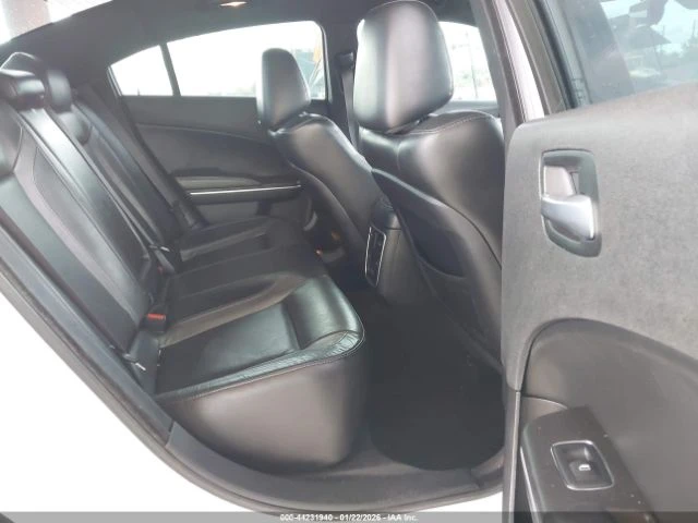 Dodge Challenger SXT, снимка 8 - Автомобили и джипове - 53598016