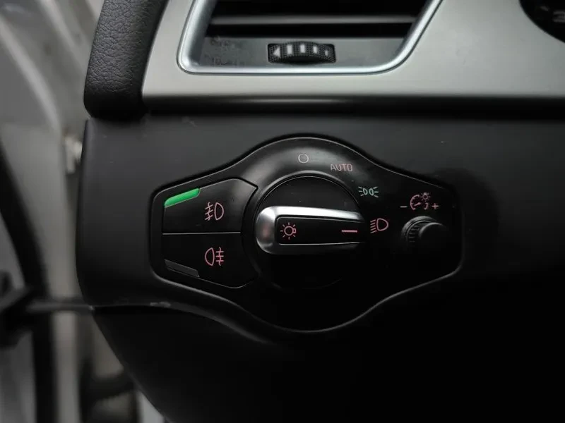 Audi A4 2.0 TDI, снимка 17 - Автомобили и джипове - 54550844