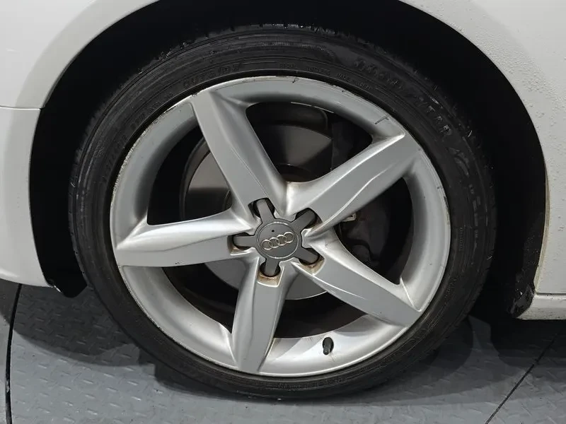 Audi A4 2.0 TDI, снимка 5 - Автомобили и джипове - 54550844