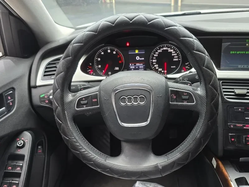 Audi A4 2.0 TDI, снимка 14 - Автомобили и джипове - 54550844