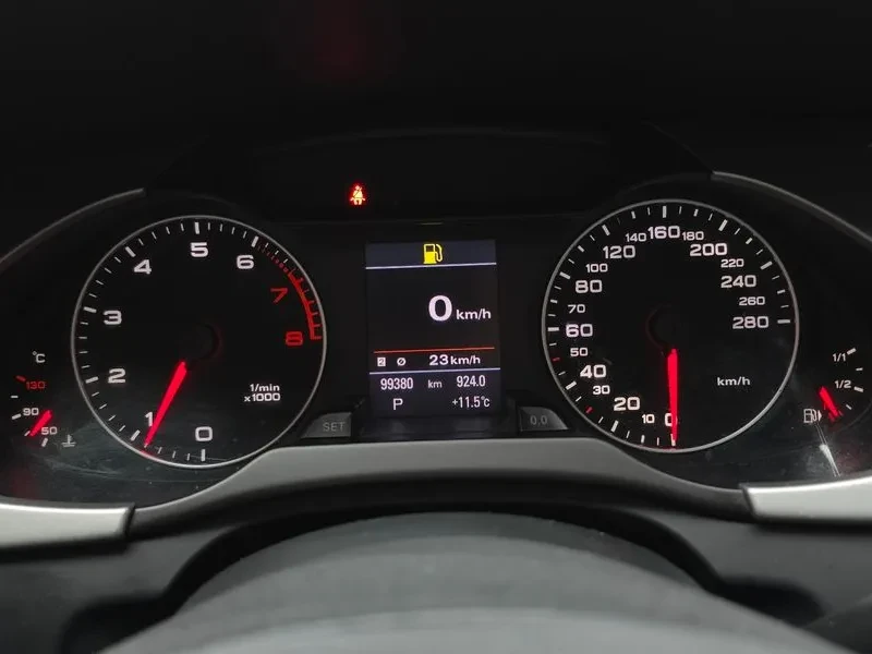 Audi A4 2.0 TDI, снимка 8 - Автомобили и джипове - 54550844