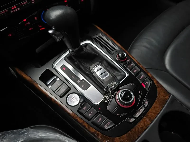 Audi A4 2.0 TDI, снимка 9 - Автомобили и джипове - 54550844