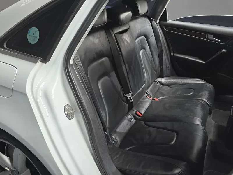 Audi A4 2.0 TDI, снимка 12 - Автомобили и джипове - 54550844