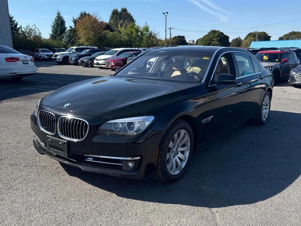 BMW 750 * 4dr Sdn RWD * CARFAX * ЦЕНА ДО БГ, снимка 1