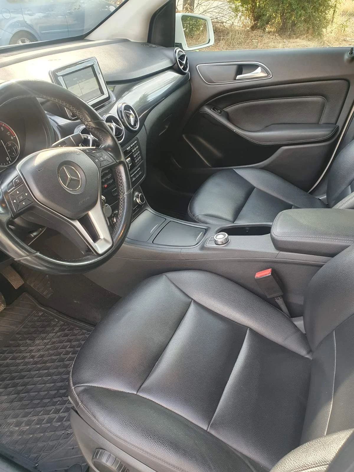 Mercedes-Benz B 180 GPS, Камера, пера на волана за скорости F1, кожа  | Mobile.bg — изображение 11