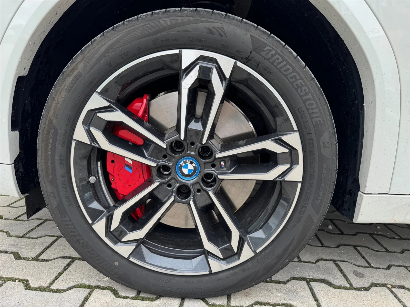 BMW iX2 xDrive30 - изображение 5