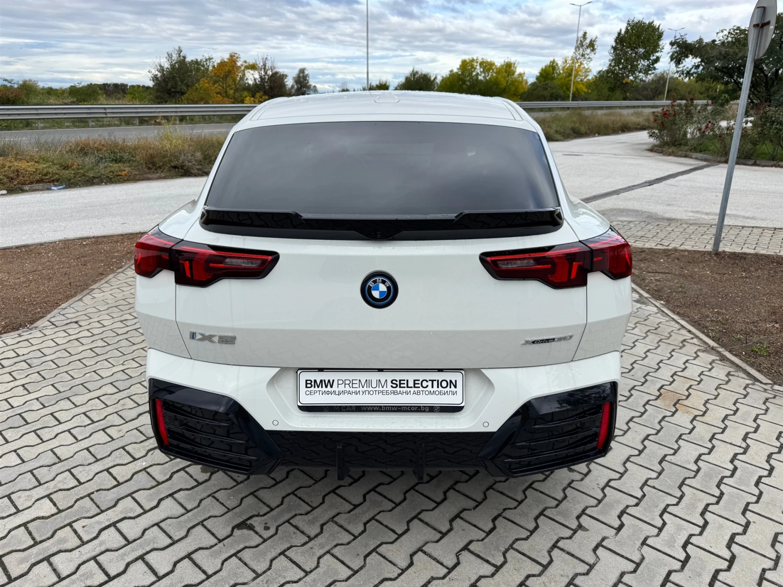 BMW iX2 xDrive30 - изображение 9