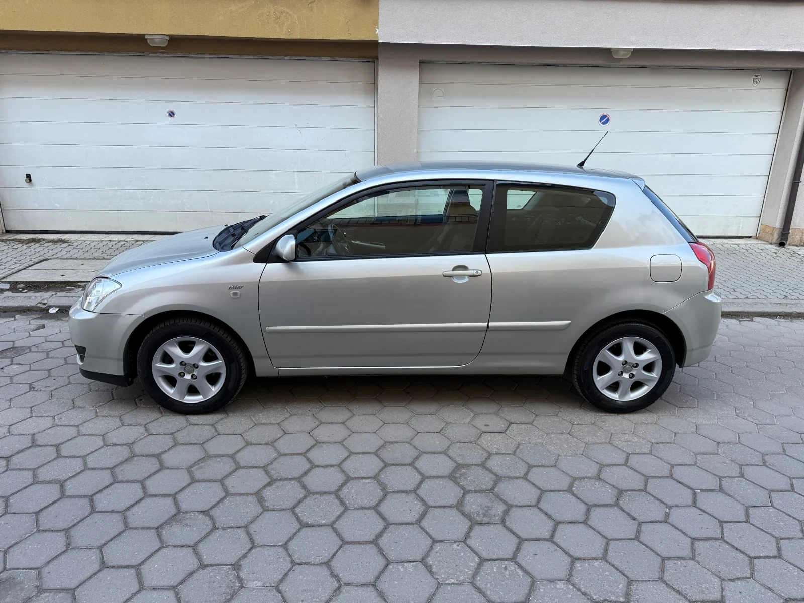 Toyota Corolla 1.4D4D АВТОМАТИК!, снимка 2 - Автомобили и джипове - 53758001