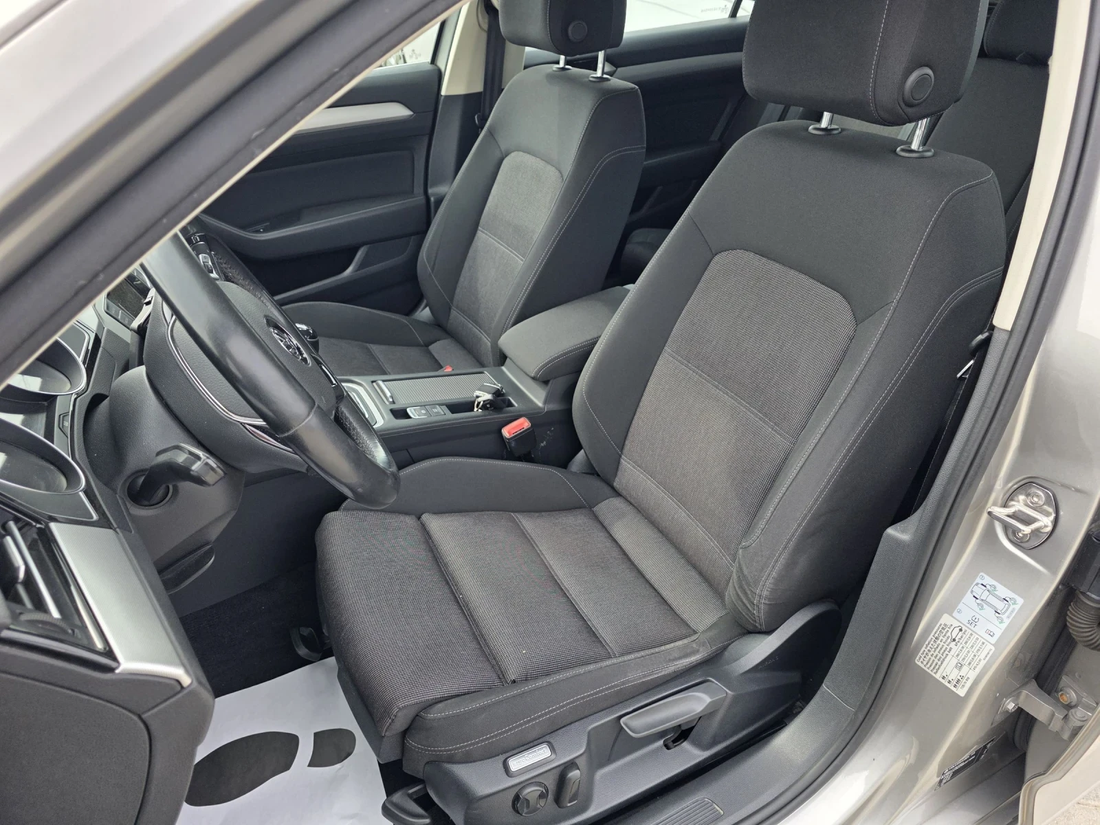 VW Passat 2.0TDi Лизинг, снимка 11 - Автомобили и джипове - 53943288