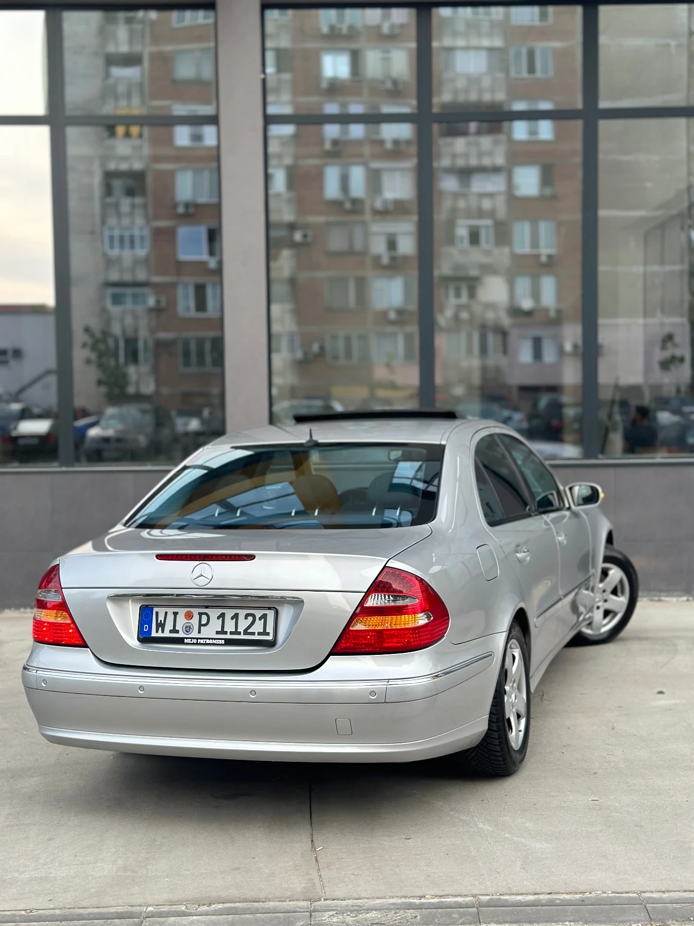 Mercedes-Benz E 320, снимка 4 - Автомобили и джипове - 54740392