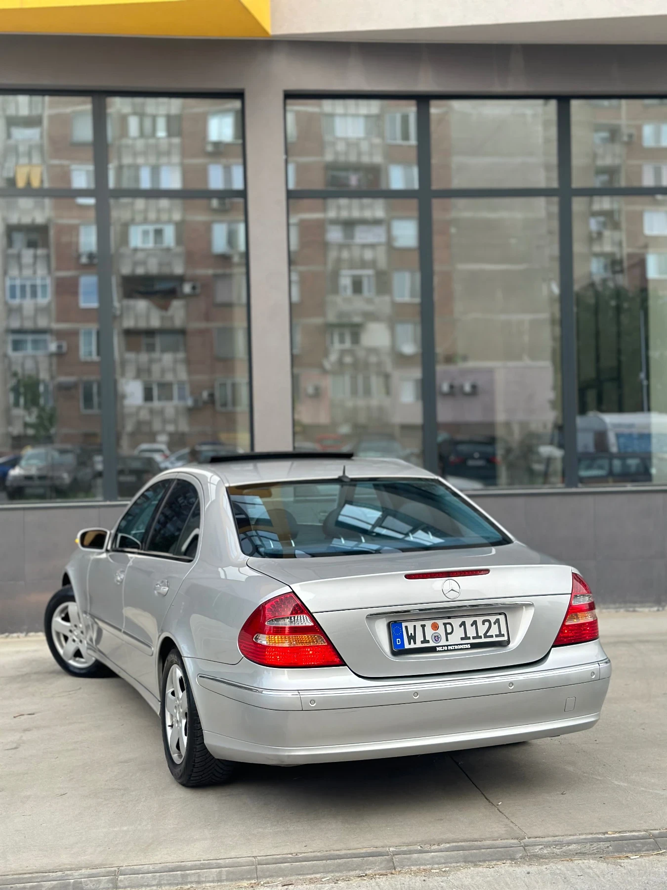 Mercedes-Benz E 320, снимка 5 - Автомобили и джипове - 54740392