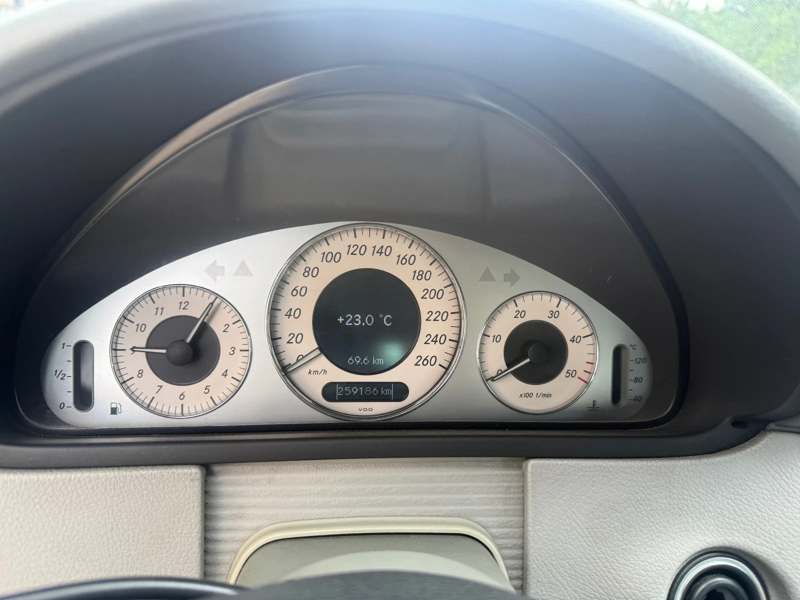 Mercedes-Benz CLK 2.7 cdi, снимка 12 - Автомобили и джипове - 54892539