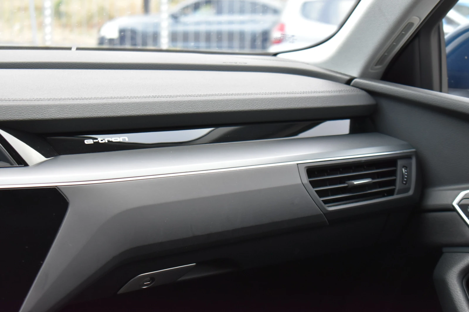 Audi E-Tron SPORTBACK* 50* QUATTRO* VIRTUAL* LINE-ASSIST, снимка 16 - Автомобили и джипове - 55145871