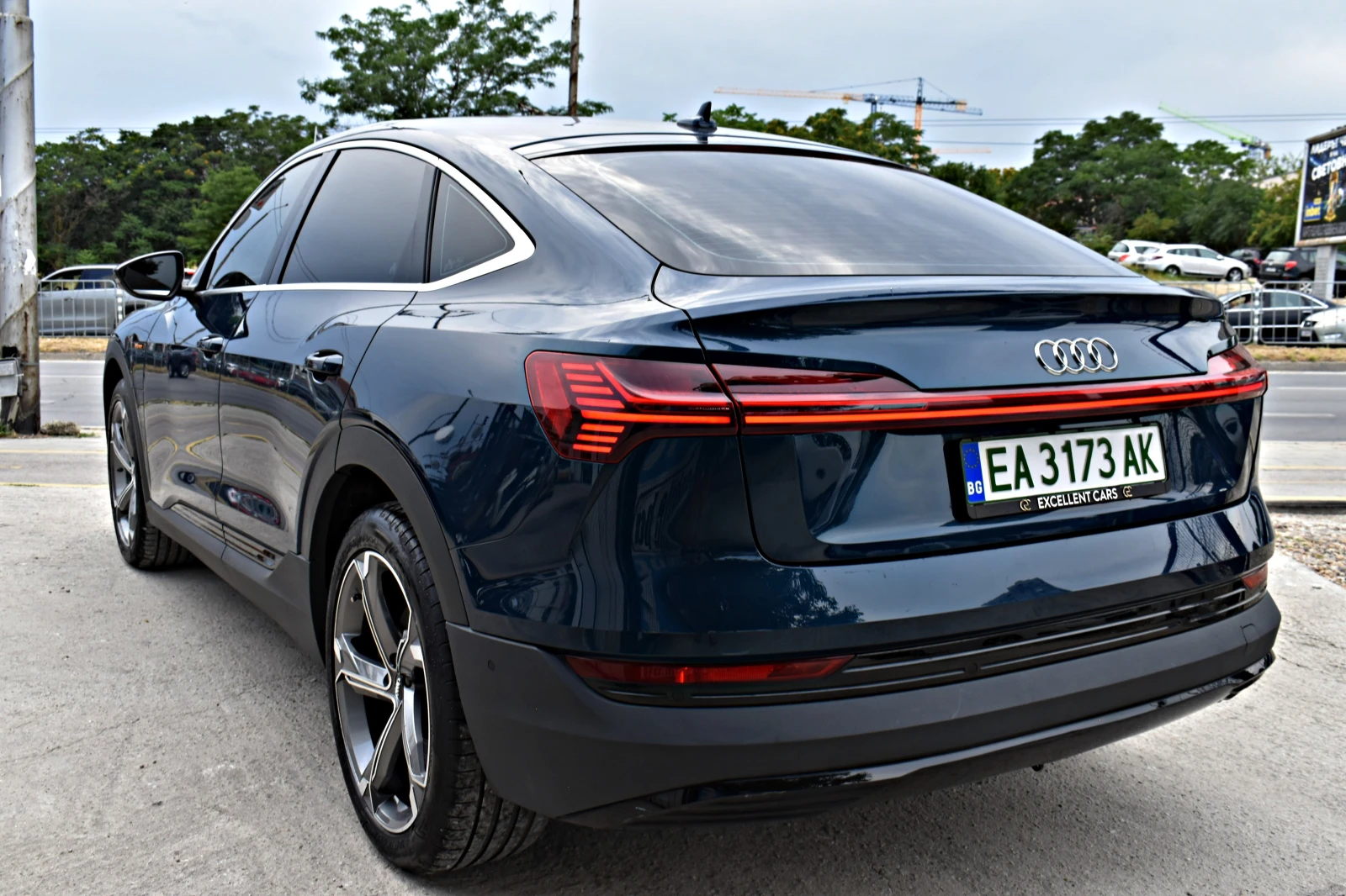 Audi E-Tron SPORTBACK* 50* QUATTRO* VIRTUAL* LINE-ASSIST, снимка 4 - Автомобили и джипове - 55145871