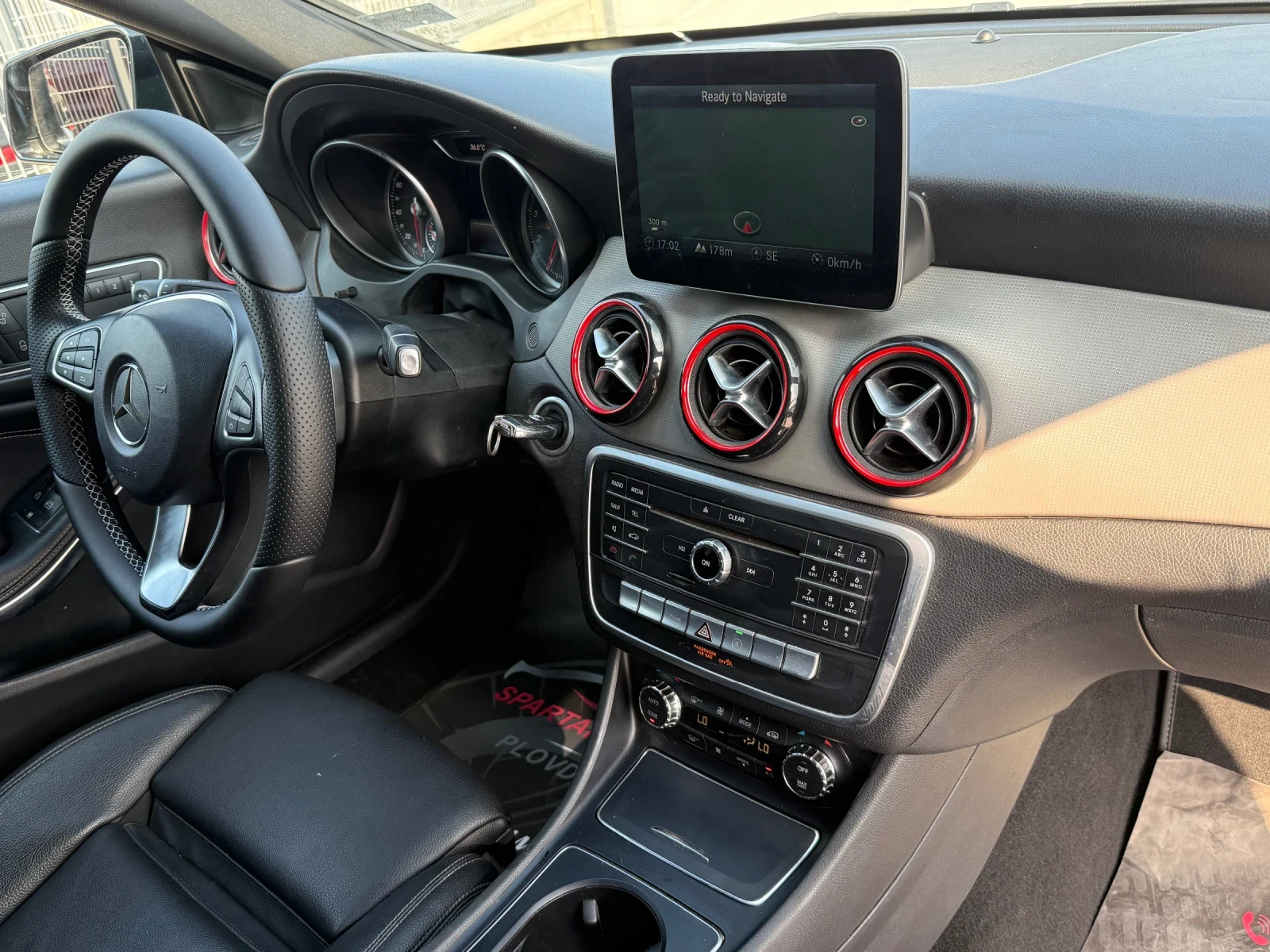 Mercedes-Benz CLA 250 * 2018г* AMG* 122.000КМ* СЕРВИЗНА ИСТОРИЯ* , снимка 15 - Автомобили и джипове - 55778343