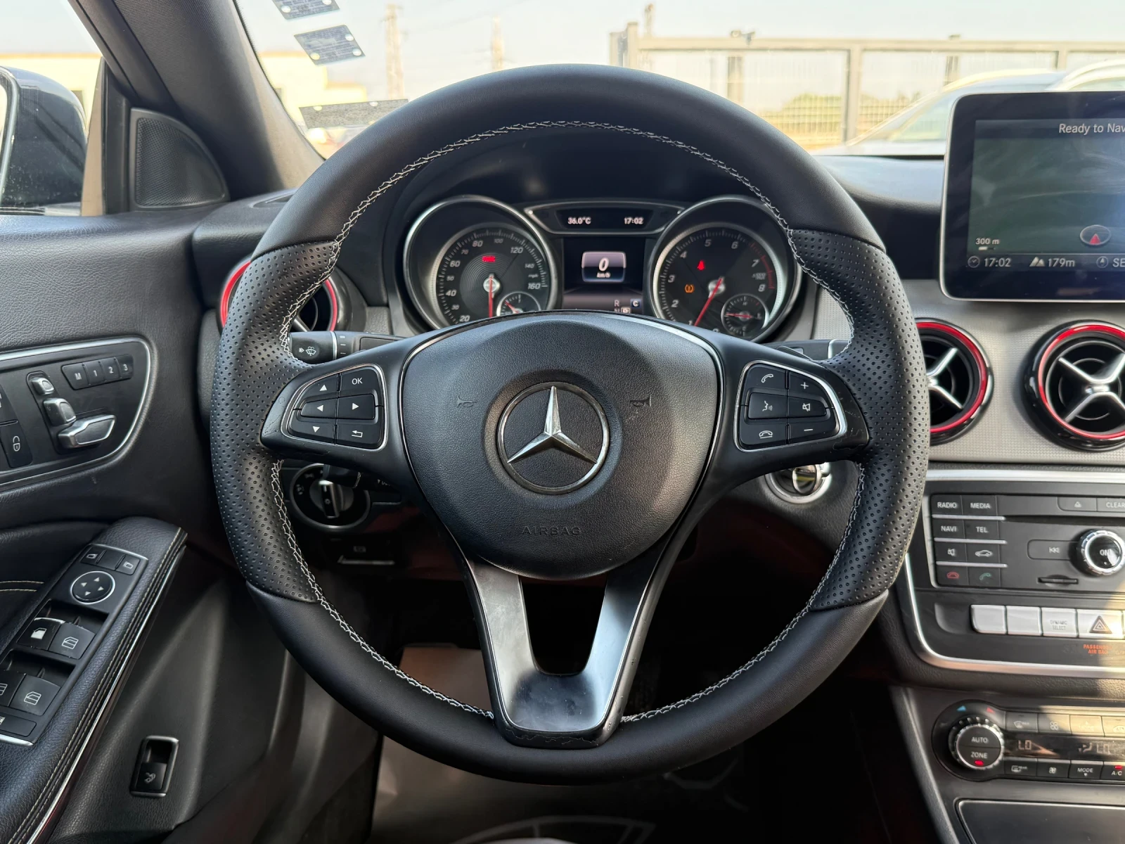 Mercedes-Benz CLA 250 * 2018г* AMG* 122.000КМ* СЕРВИЗНА ИСТОРИЯ* , снимка 14 - Автомобили и джипове - 55778343