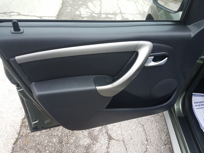 Dacia Duster 1.5 DCI 4&#215;4, снимка 13 - Автомобили и джипове - 51972249