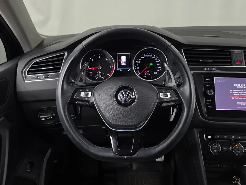 VW Tiguan 2.0TDI PREMIUM, снимка 13 - Автомобили и джипове - 56162077