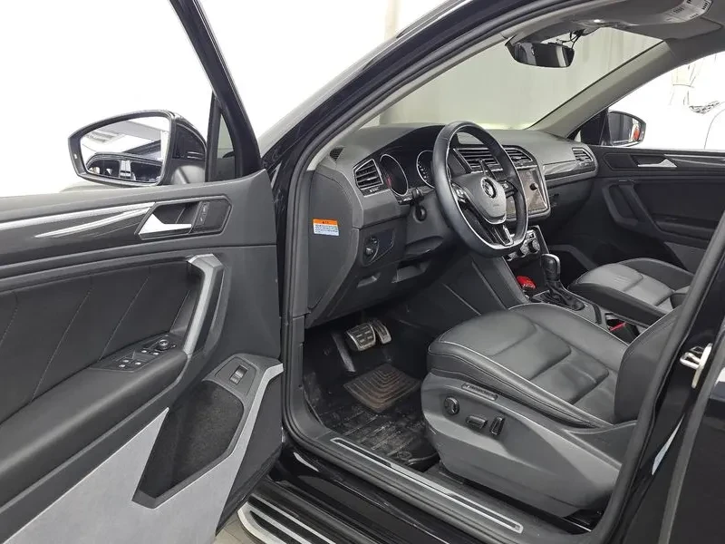 VW Tiguan 2.0TDI PREMIUM, снимка 10 - Автомобили и джипове - 56162077