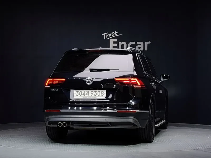 VW Tiguan 2.0TDI PREMIUM, снимка 4 - Автомобили и джипове - 56162077