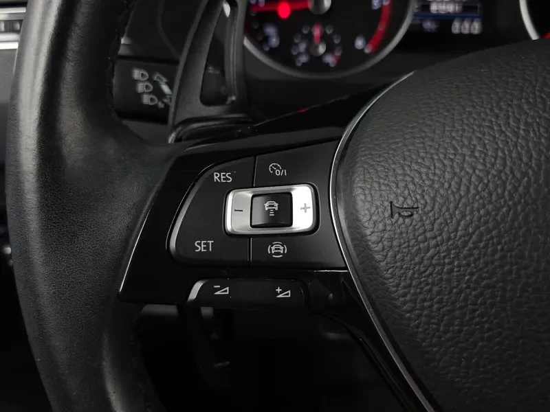 VW Tiguan 2.0TDI PREMIUM, снимка 17 - Автомобили и джипове - 56162077