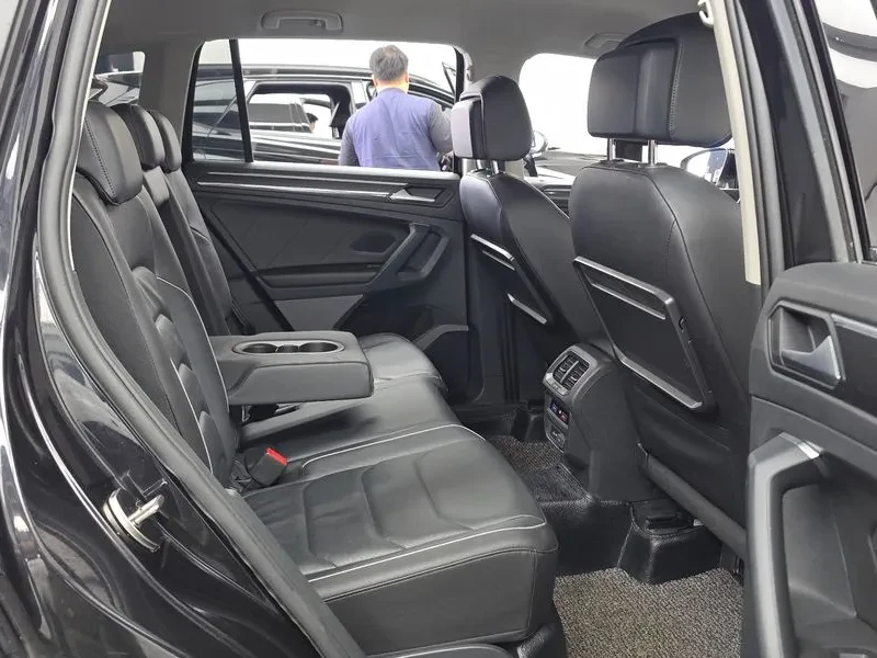 VW Tiguan 2.0TDI PREMIUM, снимка 12 - Автомобили и джипове - 56162077