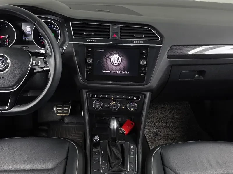 VW Tiguan 2.0TDI PREMIUM, снимка 14 - Автомобили и джипове - 56162077