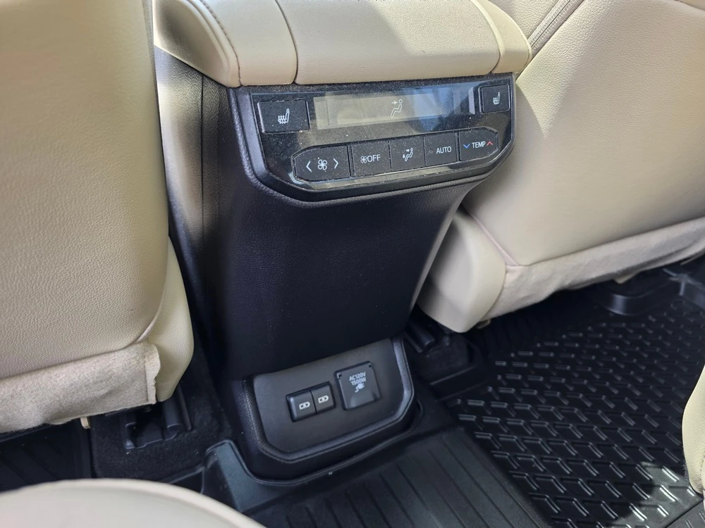 Toyota Highlander Hybrid Limited* AWD* PANO* 360* ОБДУХВАНЕ* 6+ 1, снимка 17 - Автомобили и джипове - 55012540