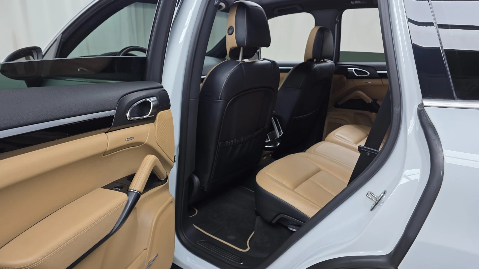 Porsche Cayenne 3.0 Diesel Platinum Edition, снимка 9 - Автомобили и джипове - 55768124